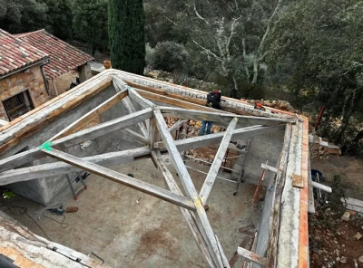 <br />
<b>Deprecated</b>:  htmlspecialchars(): Passing null to parameter #1 ($string) of type string is deprecated in <b>/home/u272898465/domains/webmize.fr/public_html/projets/wm-couverture/templates/galerie.php</b> on line <b>59</b><br />
